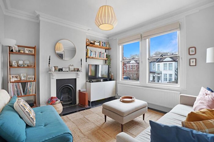 2 Bedroom Flat For Sale In Martell Road, London, SE21