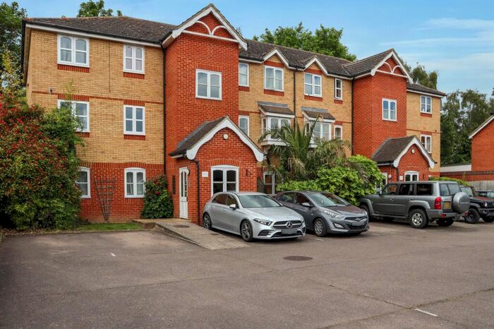 1 Bedroom Apartment For Sale In Woodfield Road, Thames Ditton, KT7