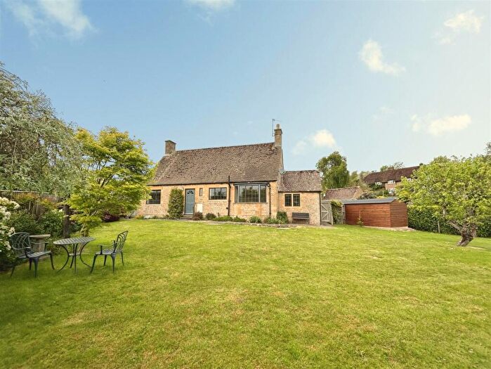 3 Bedroom Detached Bungalow For Sale In Hoo Lane, Chipping Campden, GL55