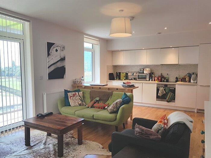 2 Bedroom Flat To Rent In Lakeside Drive, Park Royal, NW10