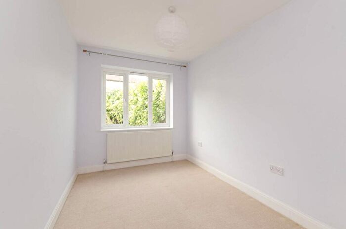 2 Bedroom Flat For Sale In Taffy's How, Mitcham, CR4