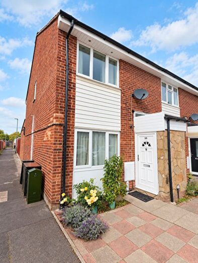 3 Bedroom End Of Terrace House To Rent In Torridge Road, Slough, SL3