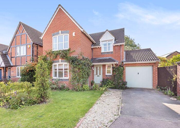 4 Bedroom Detached House To Rent In Jay Close, Bicester, OX26