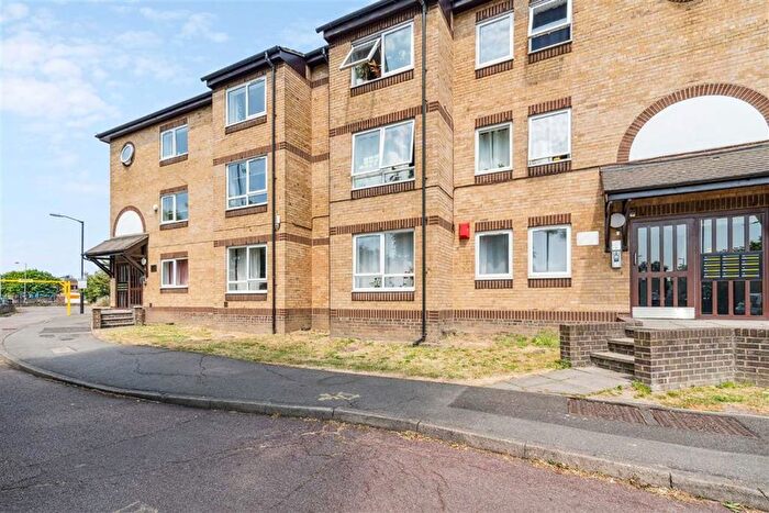 1 Bedroom Flat To Rent In Chaucer Drive, Bermondsey, SE1