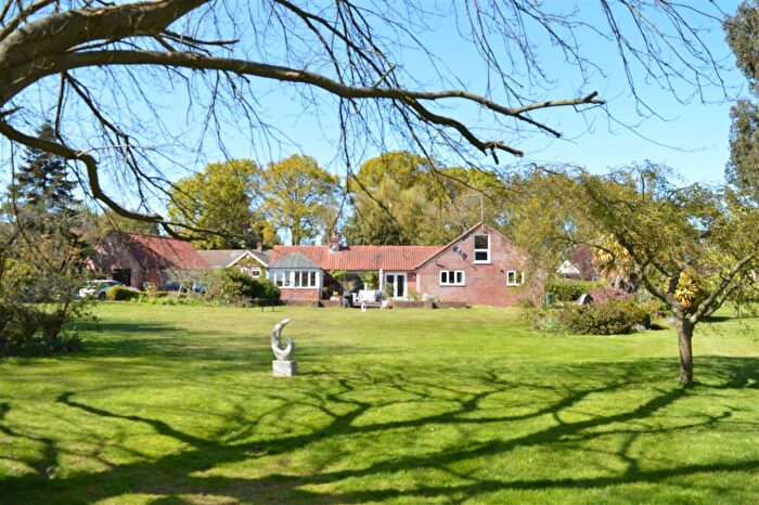 3 Bedroom Chalet For Sale In Waterloo, Gillingham, Beccles, NR34