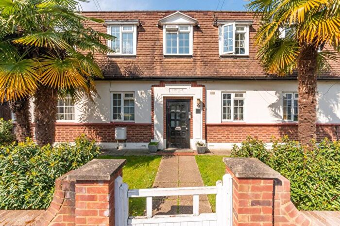 2 Bedroom Flat To Rent In Beresford Road, New Malden, KT3