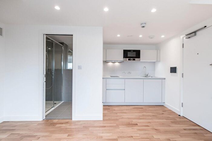 Flat To Rent In Fordwych Road, NW2
