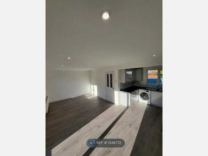 2 Bedroom Detached House To Rent In Keaton Close, Crownhill, Milton Keynes, MK8