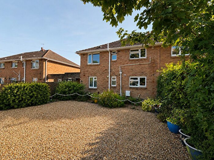 2 Bedroom Flat For Sale In Fraser Road, Poole, BH12
