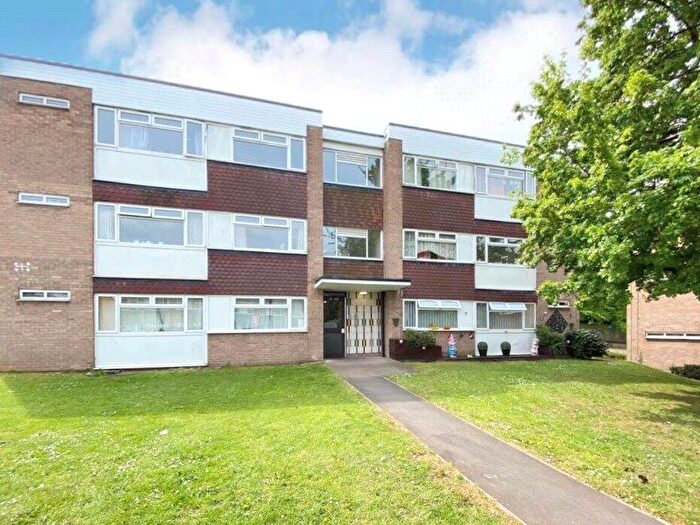 2 Bedroom Flat To Rent In Masons Way, Solihull, B92