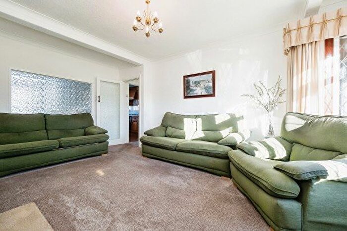 3 Bedroom Property To Rent In Chigwell Road, Woodford Green, IG8