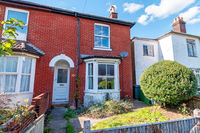 3 Bedroom Semi-Detached House For Sale In St Deny's, Southampton, SO17