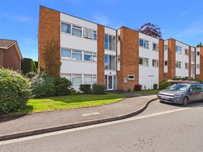 1 Bedroom Flat For Sale In Claire Court, St Martins Drive, Walton On Thames, KT12