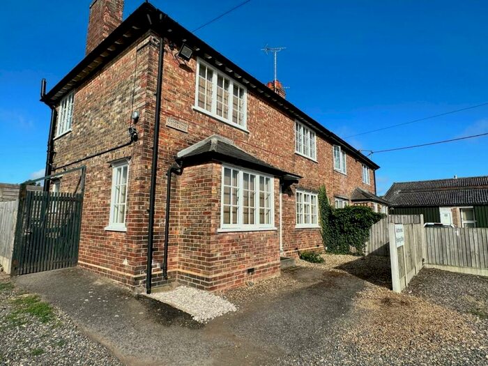 2 Bedroom Cottage To Rent In Station Road, Kelvedon, Essex, CO5