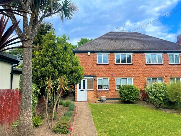 2 Bedroom Flat To Rent In Woodheyes Road, Neasden, London, NW10