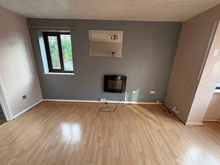 2 Bedroom Flat To Rent In Petunia Court, Luton, LU3
