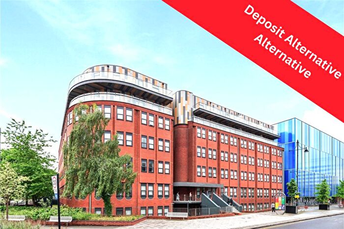 2 Bedroom Flat To Rent In Mercury Gardens, Romford, RM1