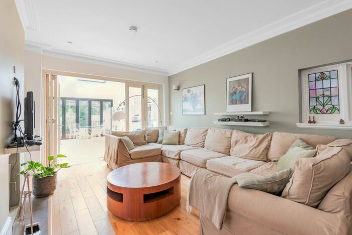 5 Bedroom Detached House To Rent In Cromwell Avenue Bromley, BR2