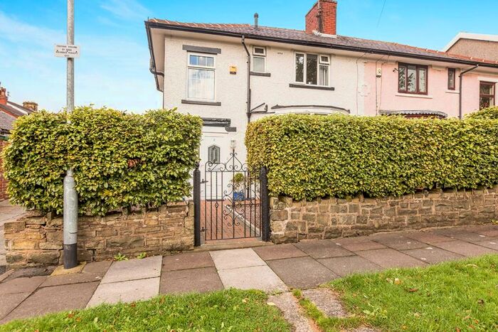 3 Bedroom Semi-Detached House To Rent In Queens Road, Burnley, Lancashire, BB10