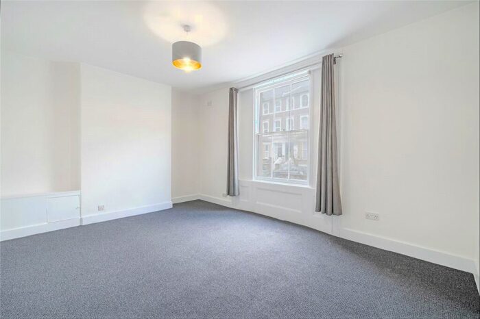 2 Bedroom Flat To Rent In Limes Grove, Lewisham, SE13