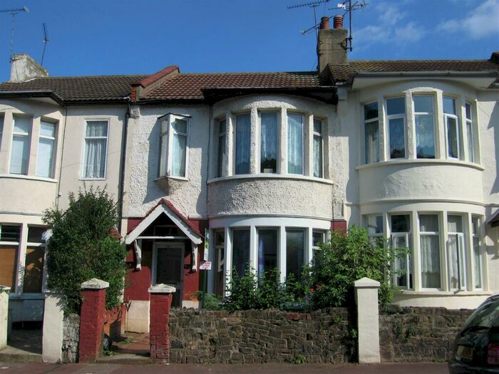 1 Bedroom Ground Flat To Rent In Beedell Avenue, Westcliff-On-Sea, SS0