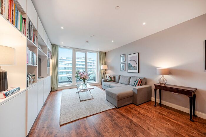 2 Bedroom Flat For Sale In Queenstown Road, London, SW11