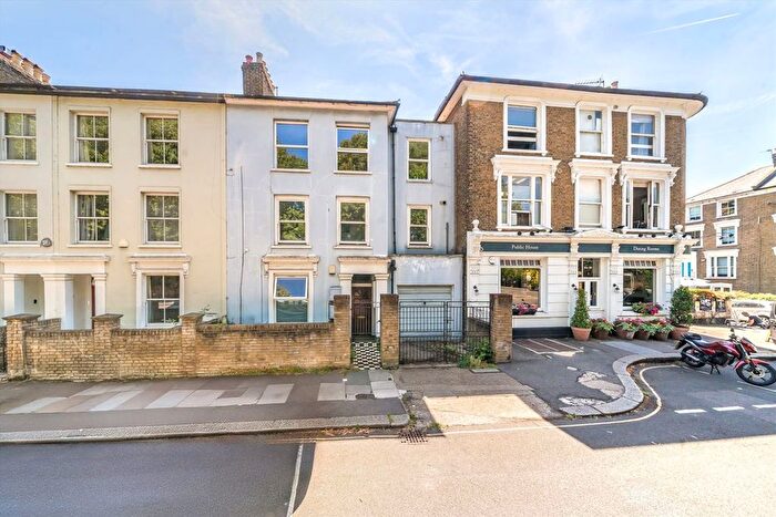 2 Bedroom Flat To Rent In Wellesley Road, Chiswick, W4