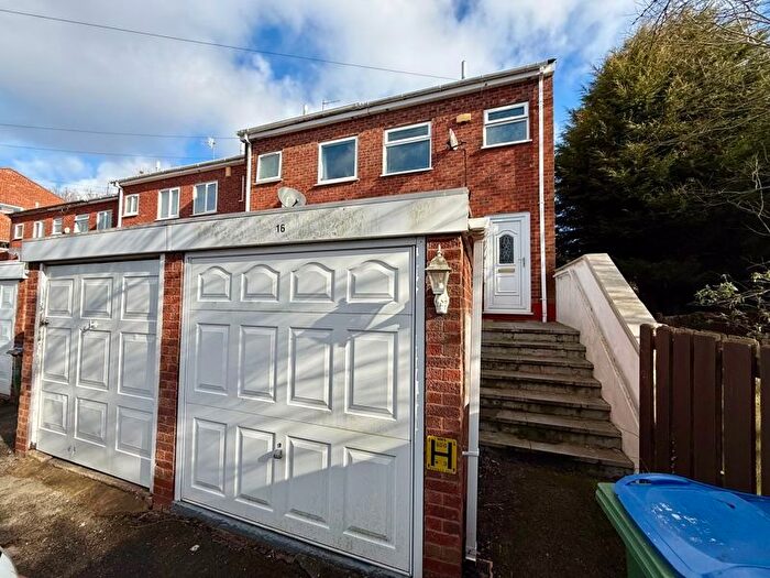 2 Bedroom End Of Terrace House To Rent In High Clere, Cradley Heath, B64