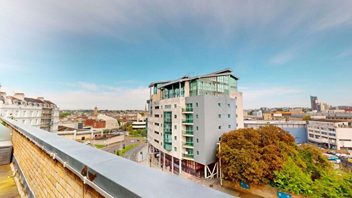 1 Bedroom Flat For Sale In Millbay Road, Wesley Court, PL1