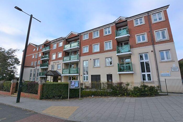 1 Bedroom Retirement Property To Rent In Hamlet Court Road, Westcliff-On-Sea, SS0
