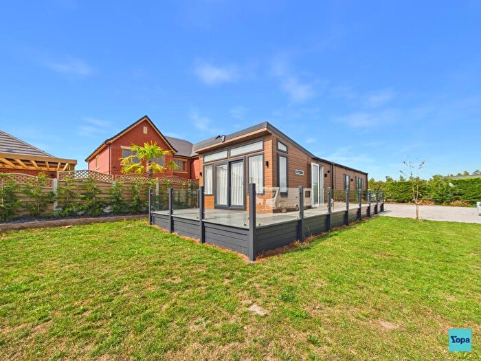 2 Bedroom Park Home For Sale In Coole Lane, Nantwich, CW5