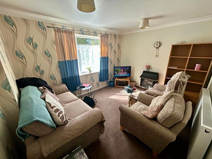 1 Bedroom Flat To Rent In Moore Avenue, Bradford, BD7