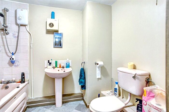 2 Bedroom Flat For Sale In Hallow Drive, Newcastle Upon Tyne, Tyne And Wear, NE15
