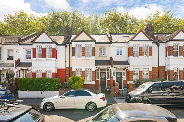 3 Bedroom Terraced House For Sale In Ridgdale Street, Bow, London, E3