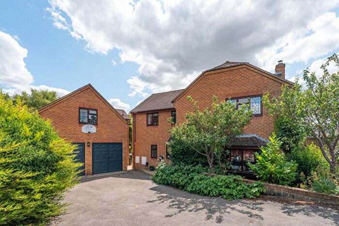 4 Bedroom Detached House For Sale In Almond Road, Bicester, OX26