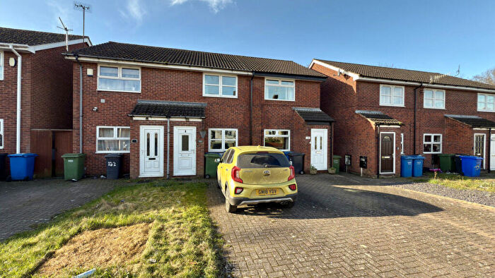 2 Bedroom Town House To Rent In Holland Road, Old Whittington, S41