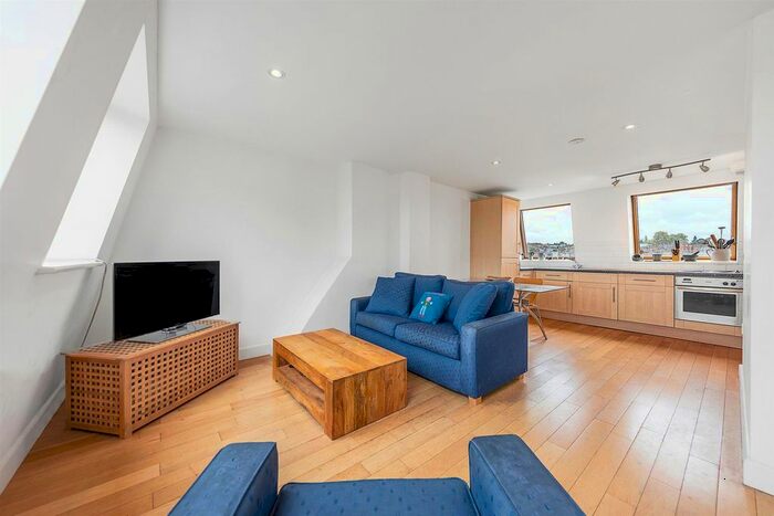 2 Bedroom Flat To Rent In Half Moon Lane, Herne Hill, London SE24