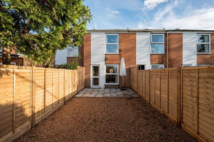 2 Bedroom Flat To Rent In Willmore End, London, SW19