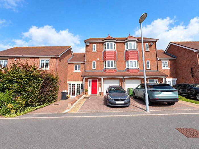 4 Bedroom Town House For Sale In Holland Road, Weymouth, DT4