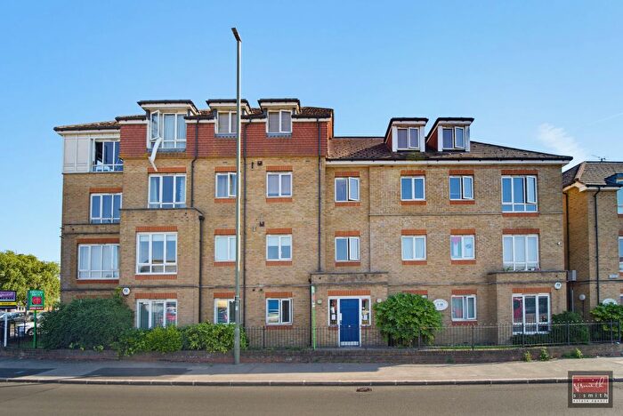 2 Bedroom Flat For Sale In Staines Road West, Ashford, TW15