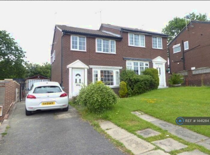 3 Bedroom Semi-Detached House To Rent In Greenfield View, Kippax, Leeds, LS25