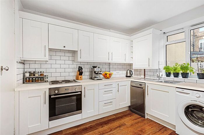 2 Bedroom Flat To Rent In Anhalt Road, London, SW11