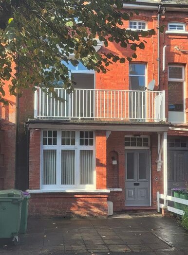 3 Bedroom Flat To Rent In Douglas Avenue, Hythe, CT21