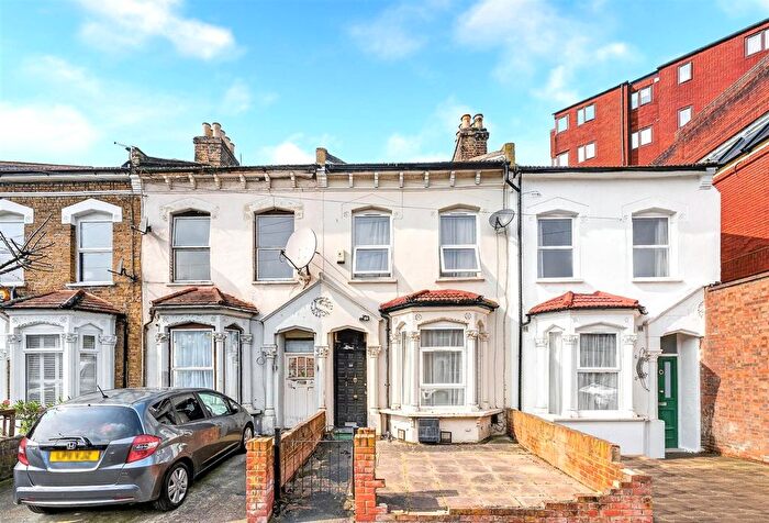 3 Bedroom Terraced House For Sale In Alexandra Road, London, N8
