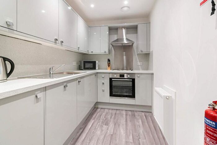 3 Bedroom Flat To Rent In Laburn Street, City Centre, Dundee, DD1