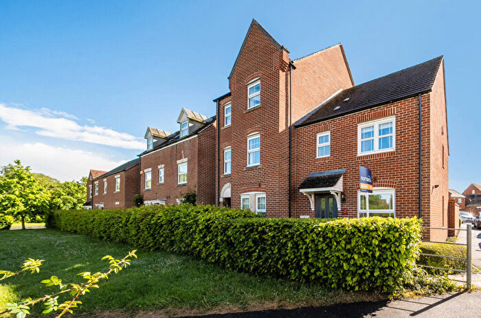 3 Bedroom Semi-Detached House For Sale In Goldfinch Crescent, Bracknell, Berkshire, RG12