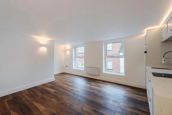 1 Bedroom Flat To Rent In High Street, Chesham, HP5