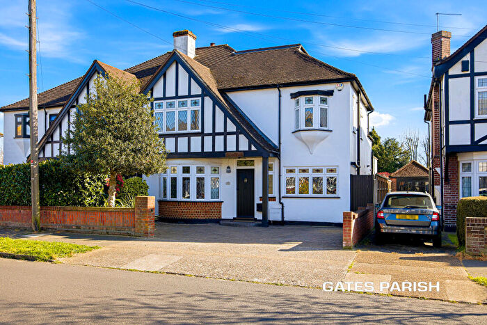 5 Bedroom Semi Detached House For Sale In Tawny Avenue, Upminster, RM14