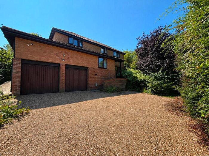 4 Bedroom Detached House For Sale In Tebbitt Close, Long Buckby, Northamptonshire, NN6