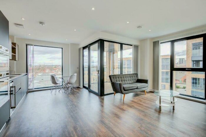 2 Bedroom Flat To Rent In Riverside Road, Staines, Surrey, TW18